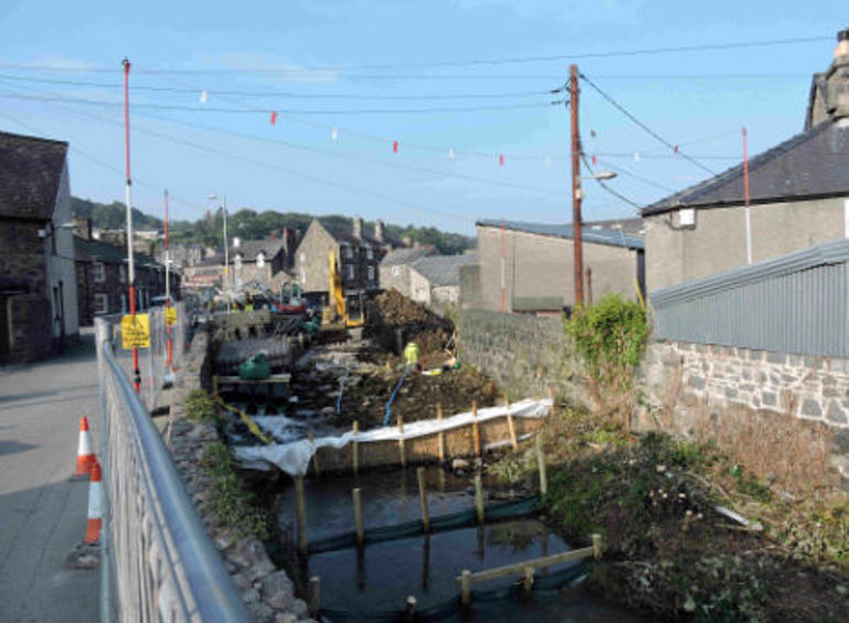 Flood defences being improved at Dolgellau Flood defences being improved at Dolgellau