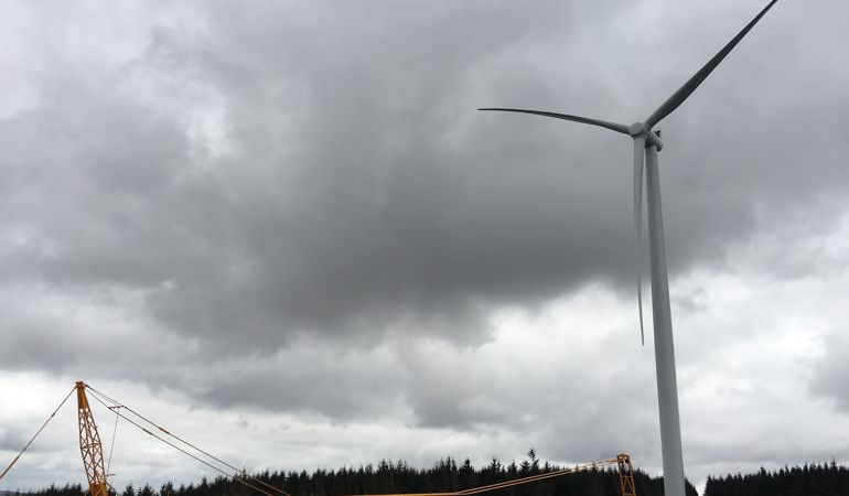 Tyrbin cyntaf ym Mhen y Cymoedd Tyrbin cyntaf ym Mhen y Cymoedd